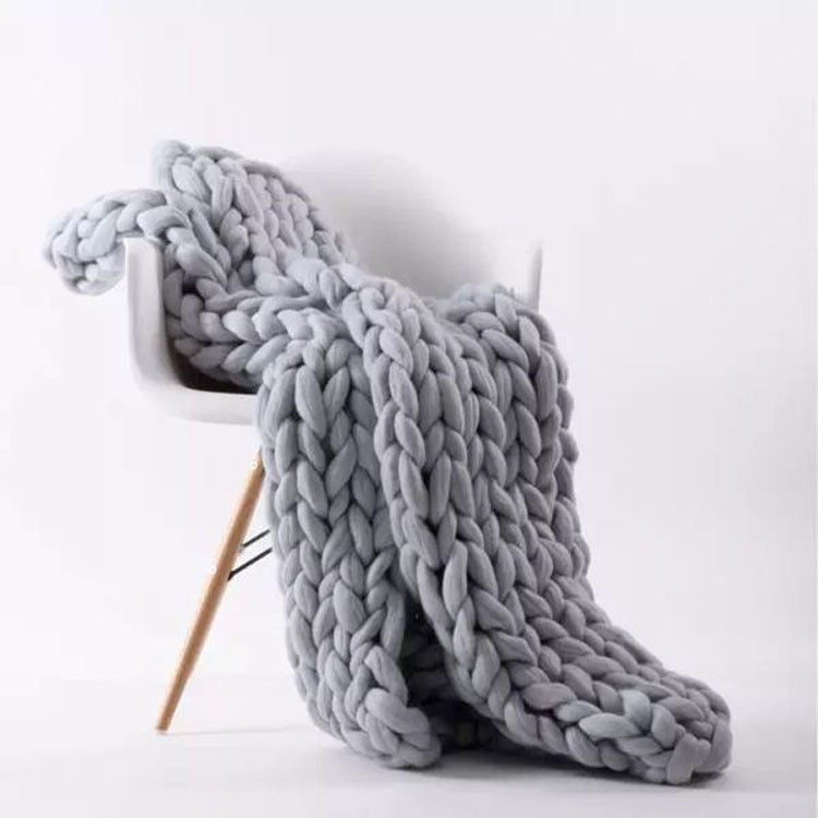 COZY CHUNKY KNIT THROW BLANKET