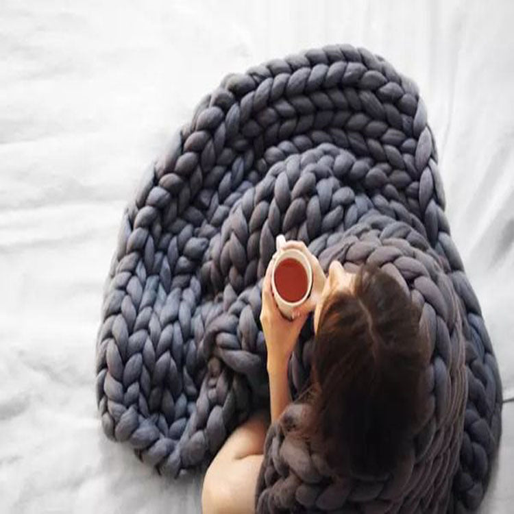 COZY CHUNKY KNIT THROW BLANKET