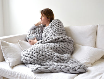 COZY CHUNKY KNIT THROW BLANKET