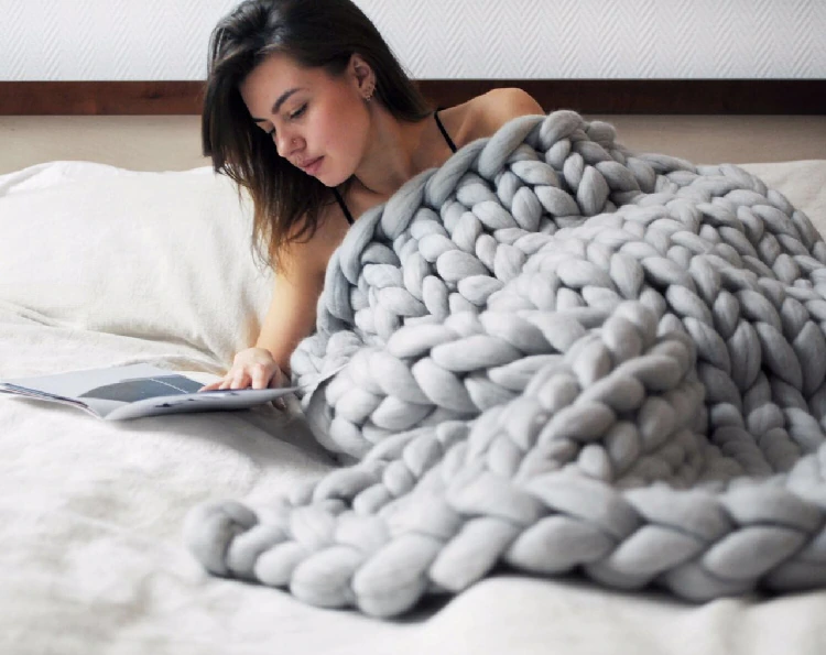 COZY CHUNKY KNIT THROW BLANKET