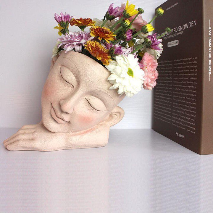 HERA SLEEPING FACE PLANTER