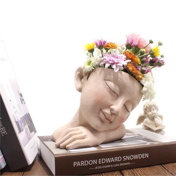 HERA SLEEPING FACE PLANTER