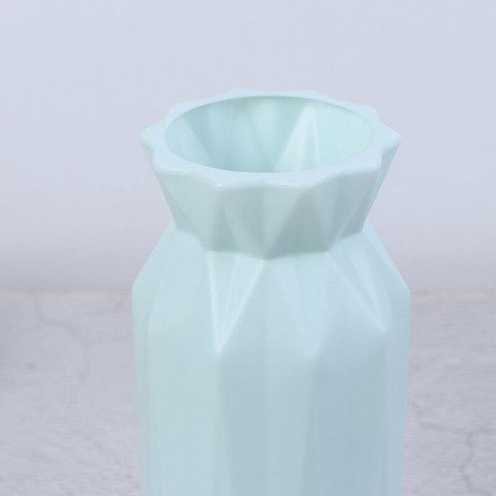 ANGULAR GEOMETRIC FLOWER VASE