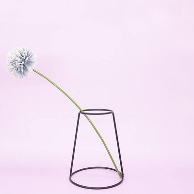 MINIMAL IRON LINE VASE HOLDER