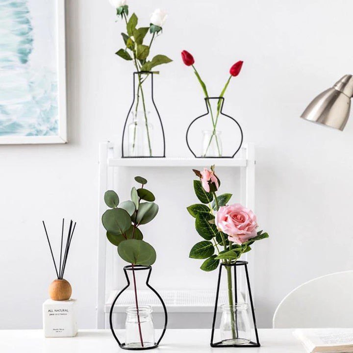 MINIMAL IRON LINE VASE HOLDER