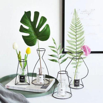 MINIMAL IRON LINE VASE HOLDER